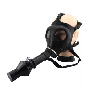 Gasmaske mit einer Bong